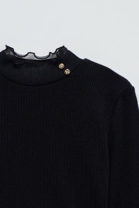 CAMISOLA DE MALHA COM GOLA EM TULE