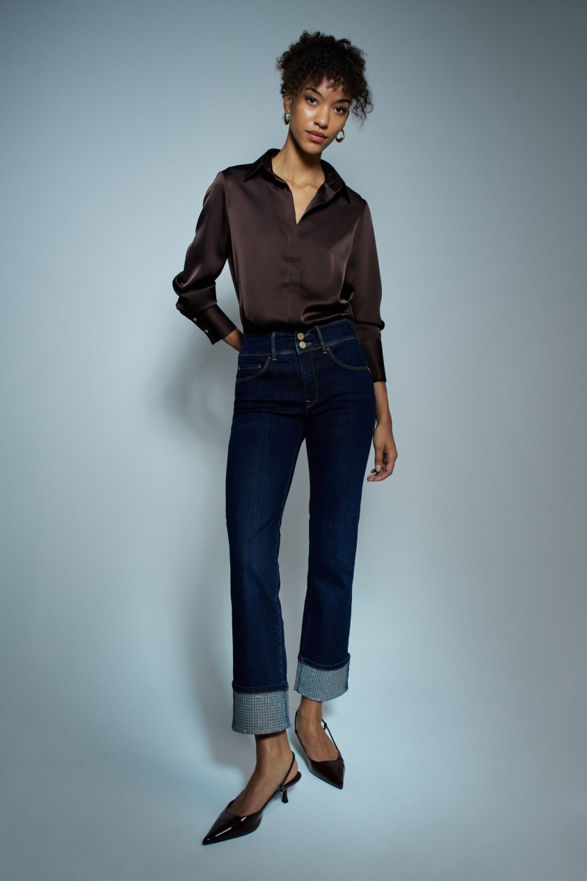 SECRET PUSH IN STRAIGHT JEANS