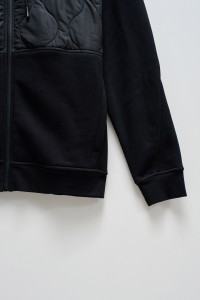 CHAQUETA CON MEZCLA DE MATERIALES