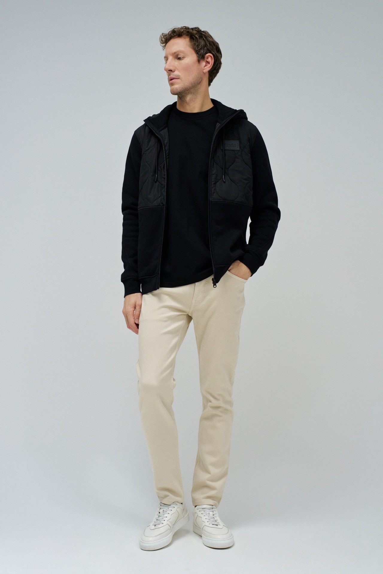 MANTEL AUS MATERIALMIX