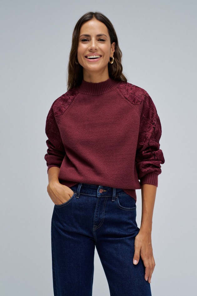 PULL EN MAILLE AVEC DENTELLE