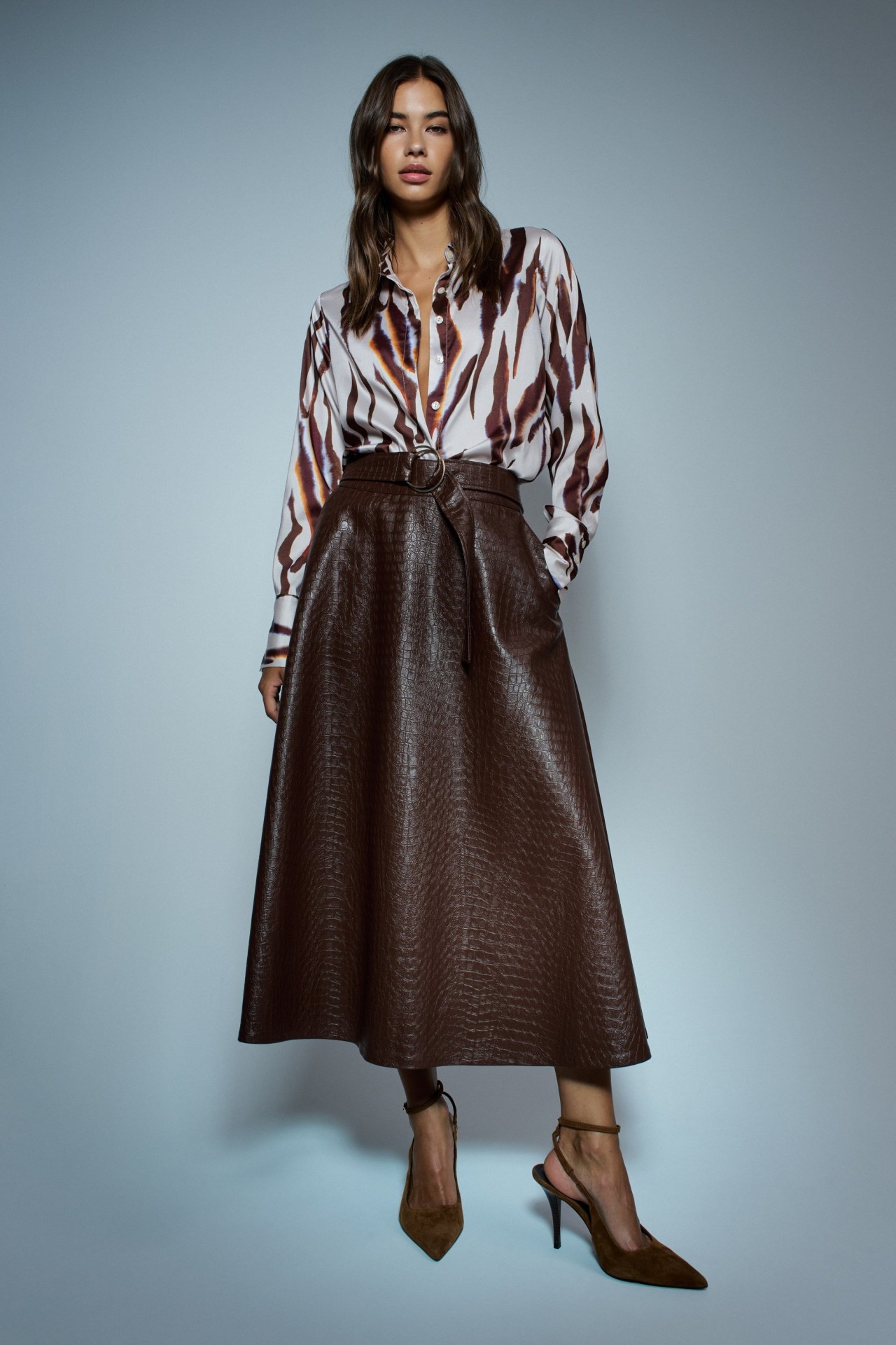 FALDA MIDI EFECTO PIEL CON CINTURN