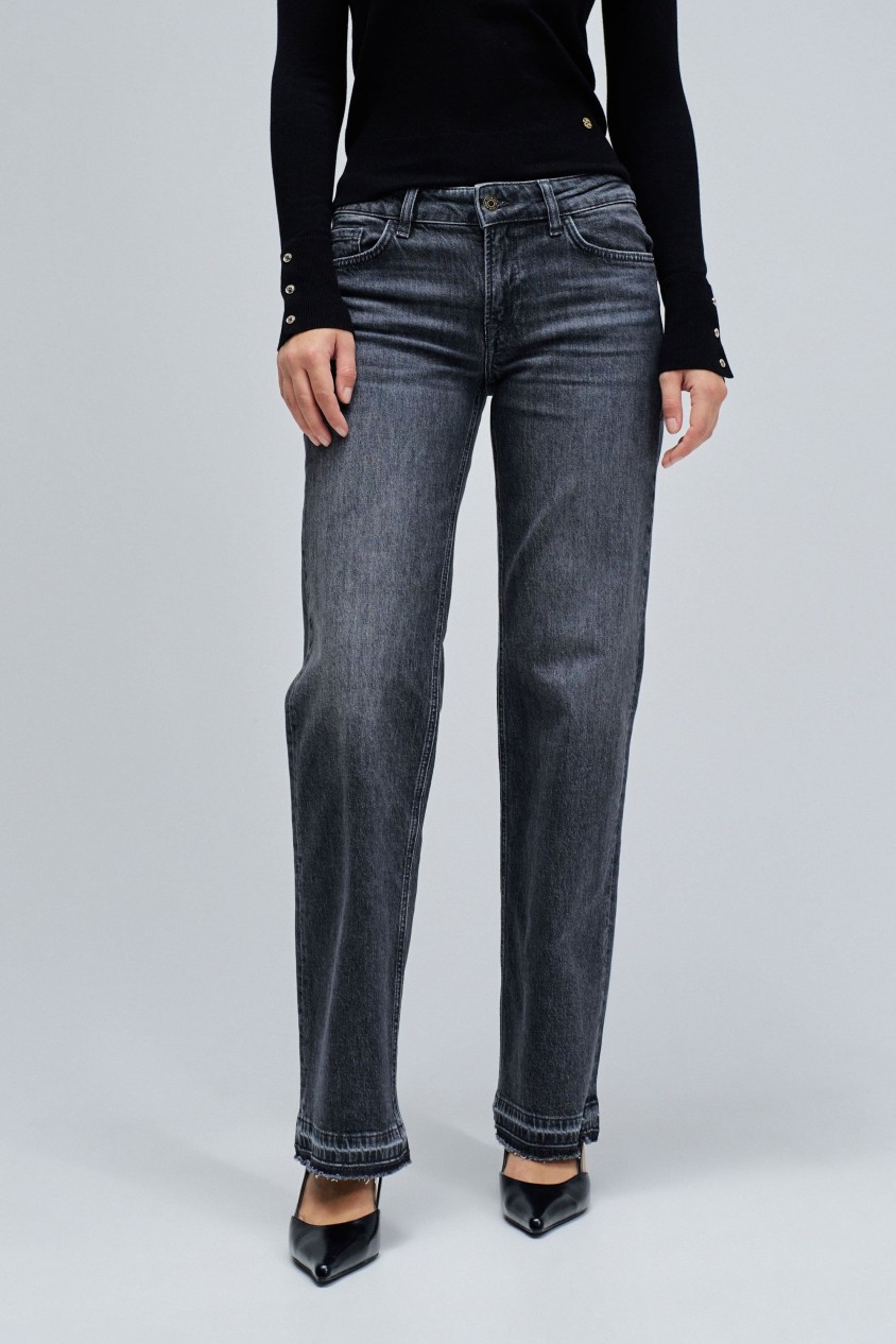 LOW RISE STRAIGHT JEANS