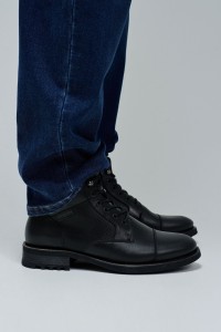 LEATHER LACE-UP BOOTS