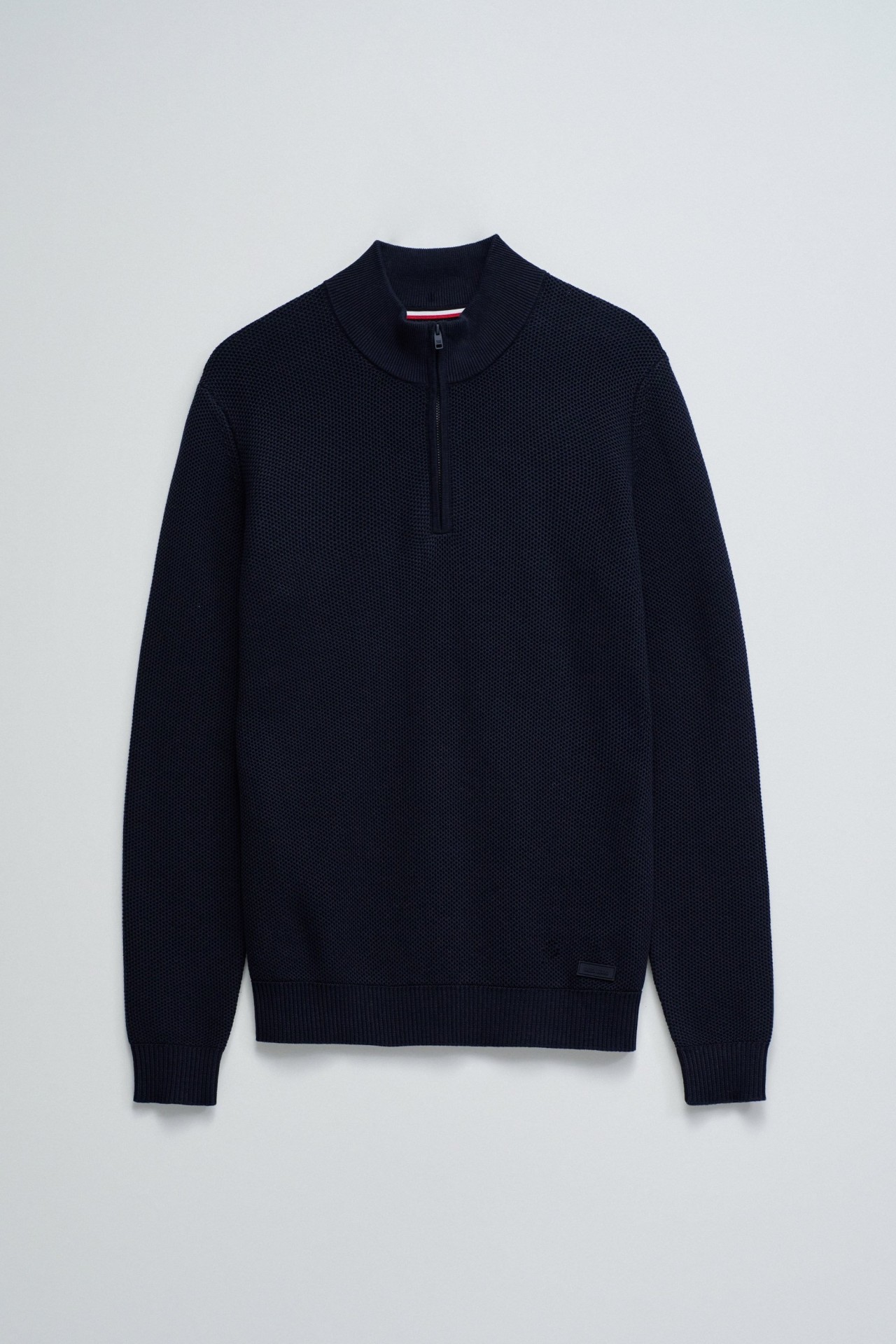 PULL À MAILLE AVEC DEMI-FERMETURE