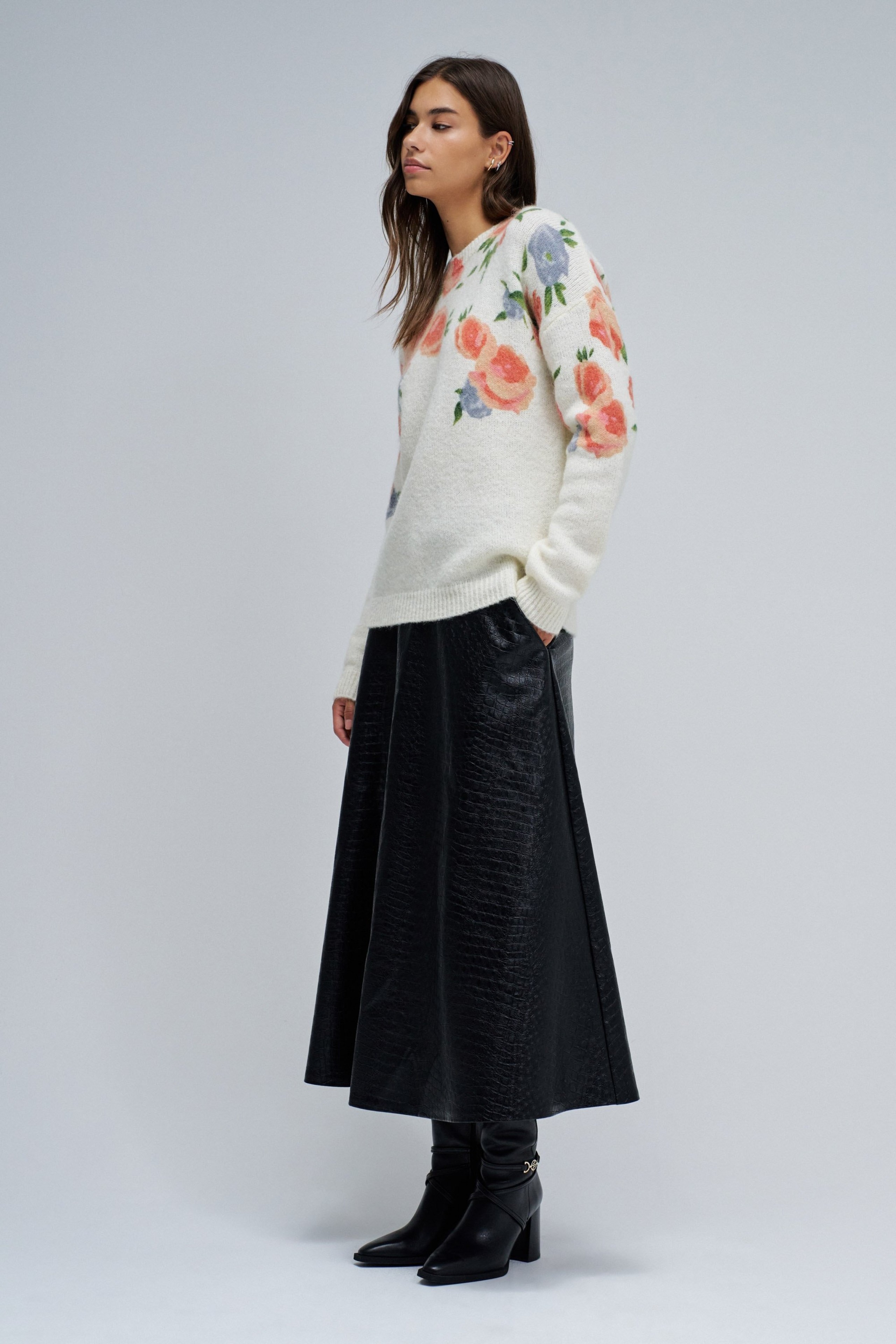 WOLLE UND MOHAIR-PULLOVER MIT BLUMENMUSTER