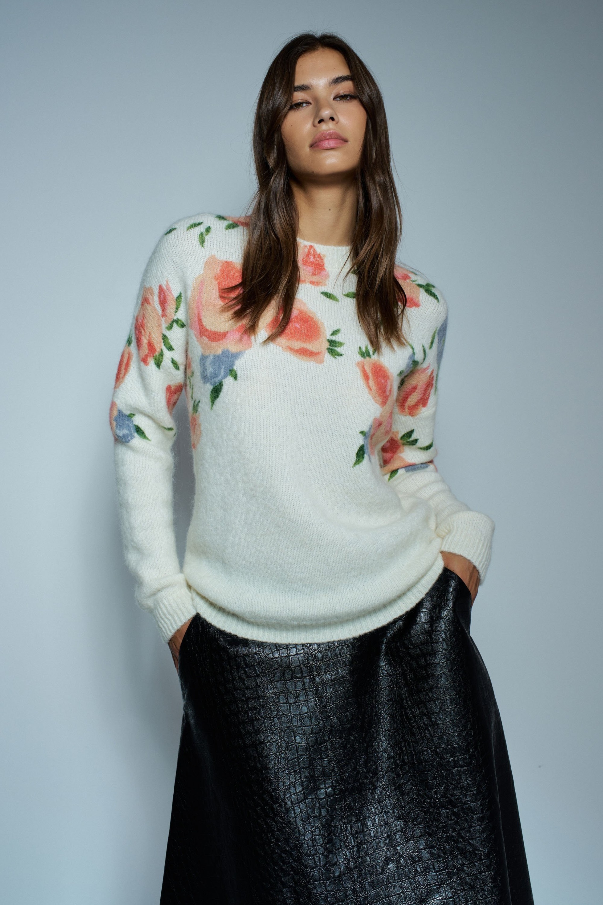 WOLLE UND MOHAIR-PULLOVER MIT BLUMENMUSTER