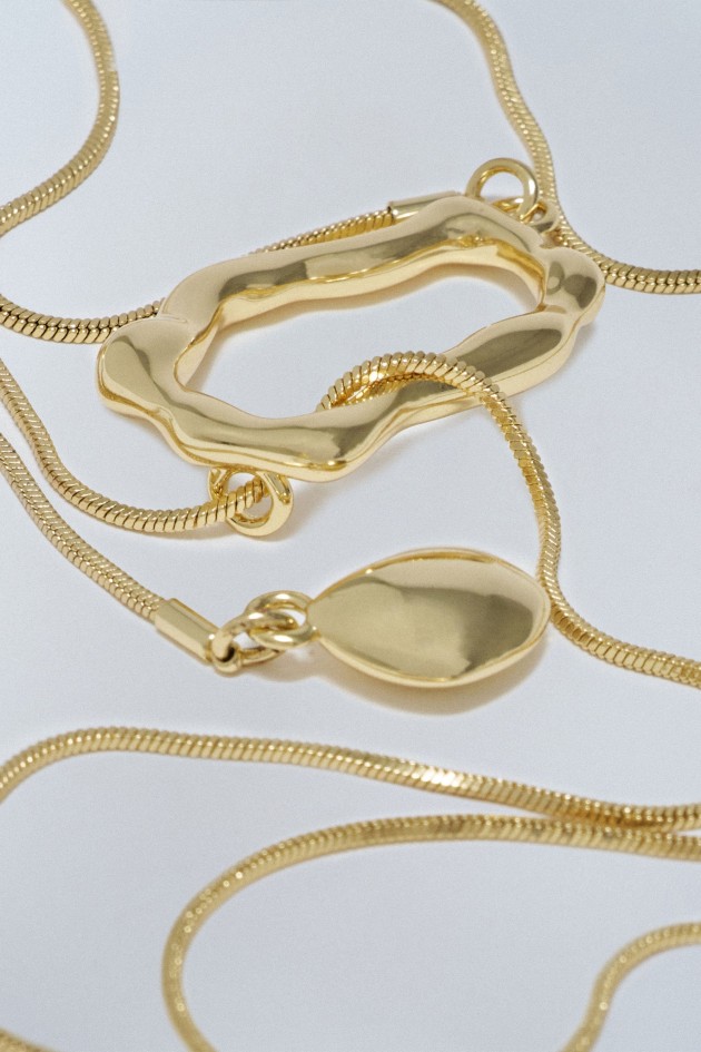 NECKLACE WITH LOOSE PENDANT