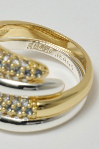 RING MIT MEHRFACHEN KREUZUNGSEFFEKT