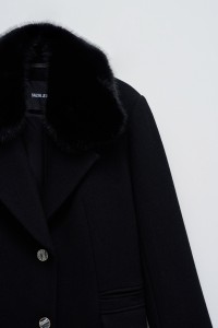 WOOLLEN COAT WITH FUR COLLAR