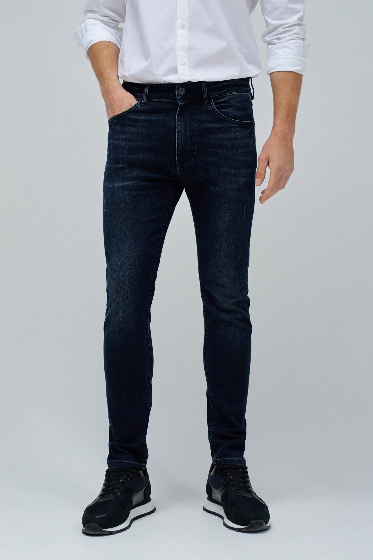 SKINNY FIT JEANS