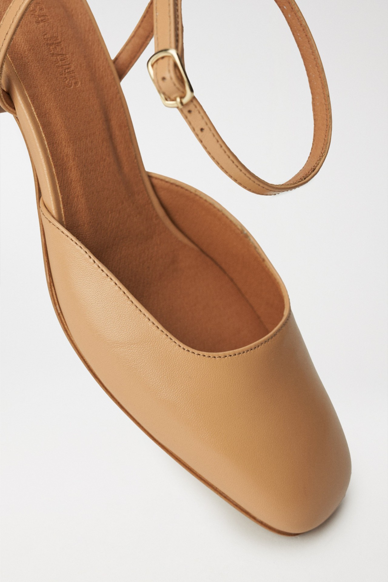 LEATHER BLOCK-HEEL SHOE, LIGHT BEIGE