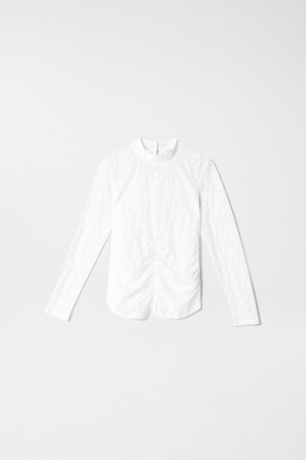 CAMISETA DE MATERIAL CON TEXTURA