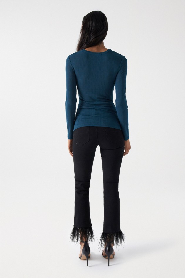 CAMISETA CON DETALLE CRUZADO