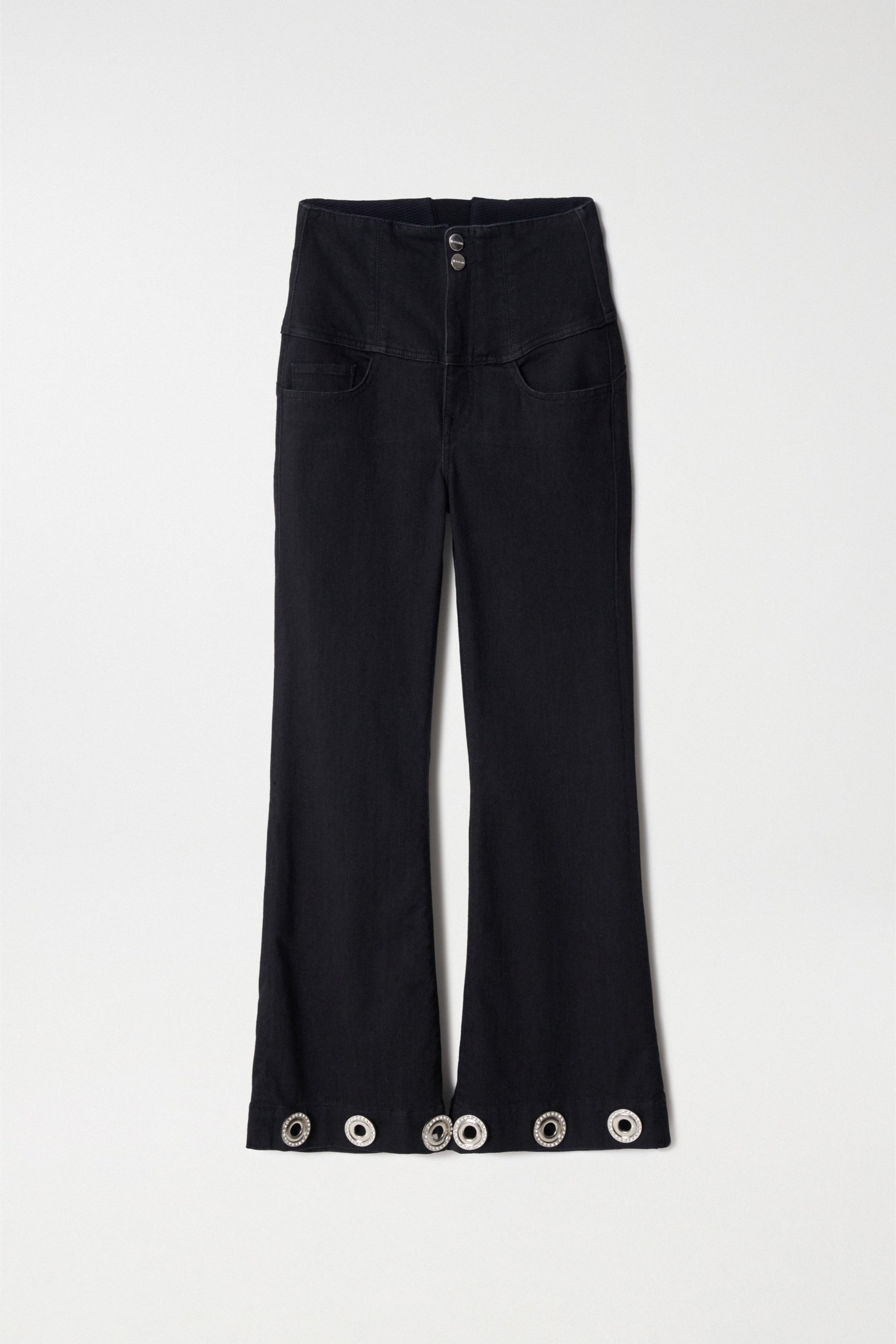 VAQUEROS DIVA CON OJALES BRILLANTES EN EL BAJO