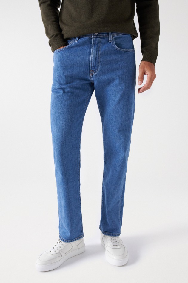 STRAIGHT JEANS