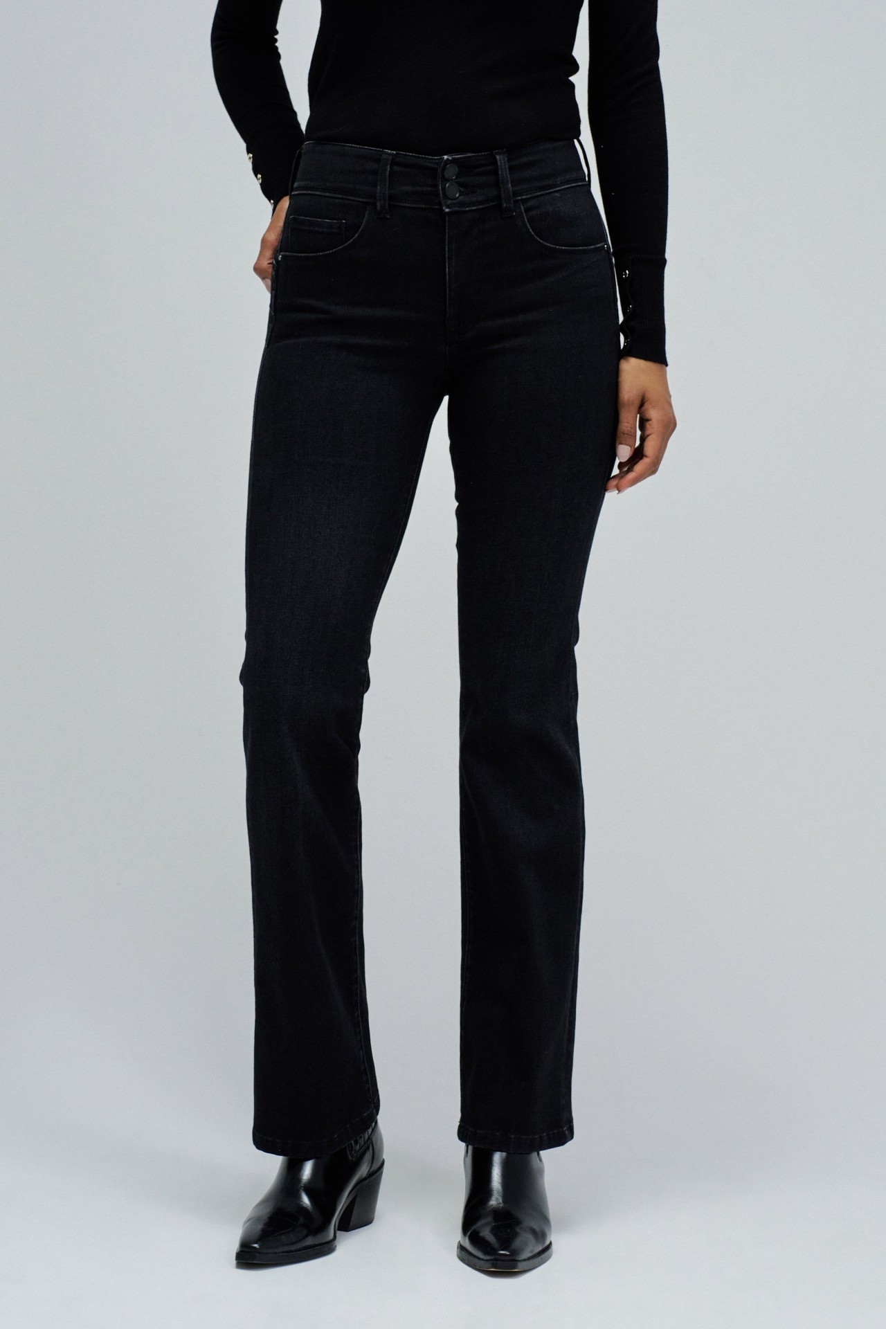 SECRET PUSH IN BOOTCUT JEANS