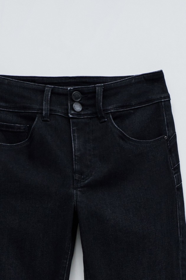 SECRET PUSH IN BOOTCUT JEANS