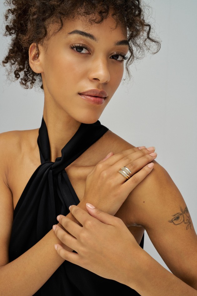 ANILLO CON EFECTO CRUZADO MÚLTIPLE