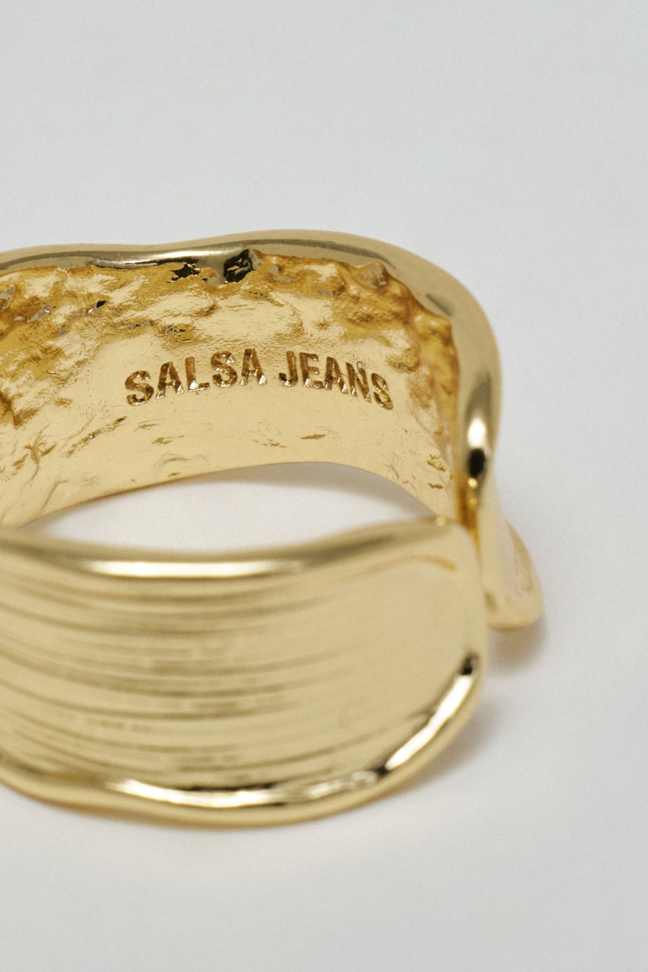 ADJUSTABLE RING WITH TEXTURE