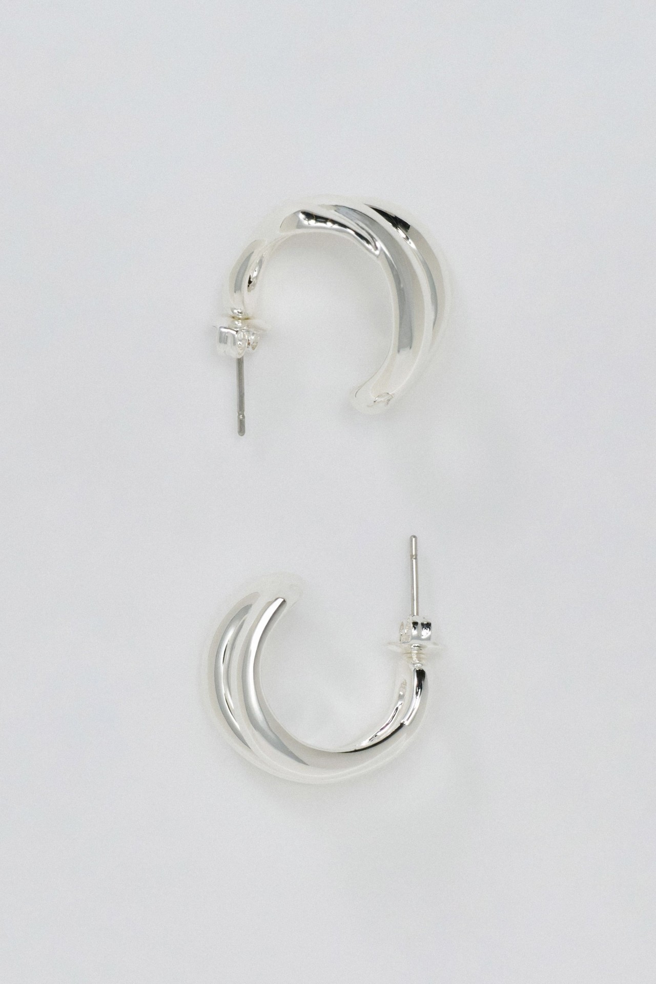 EARRINGS WITH DOUBLE HOOPS