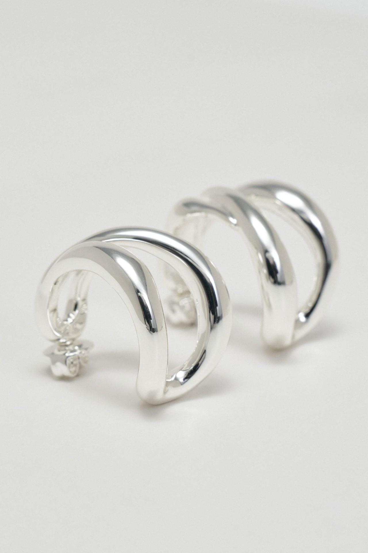 EARRINGS WITH DOUBLE HOOPS