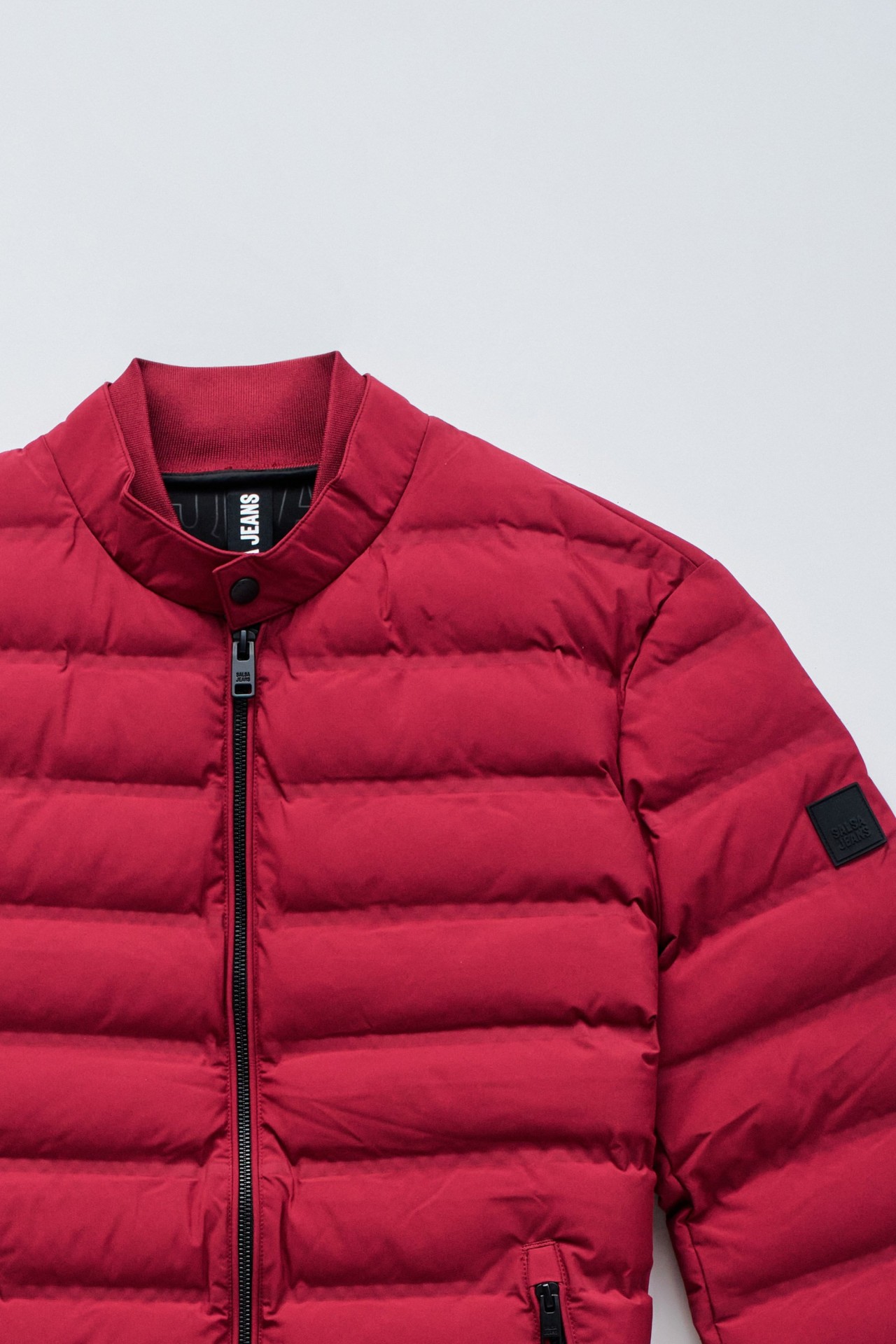 CASACO PUFFER COM BOLSOS