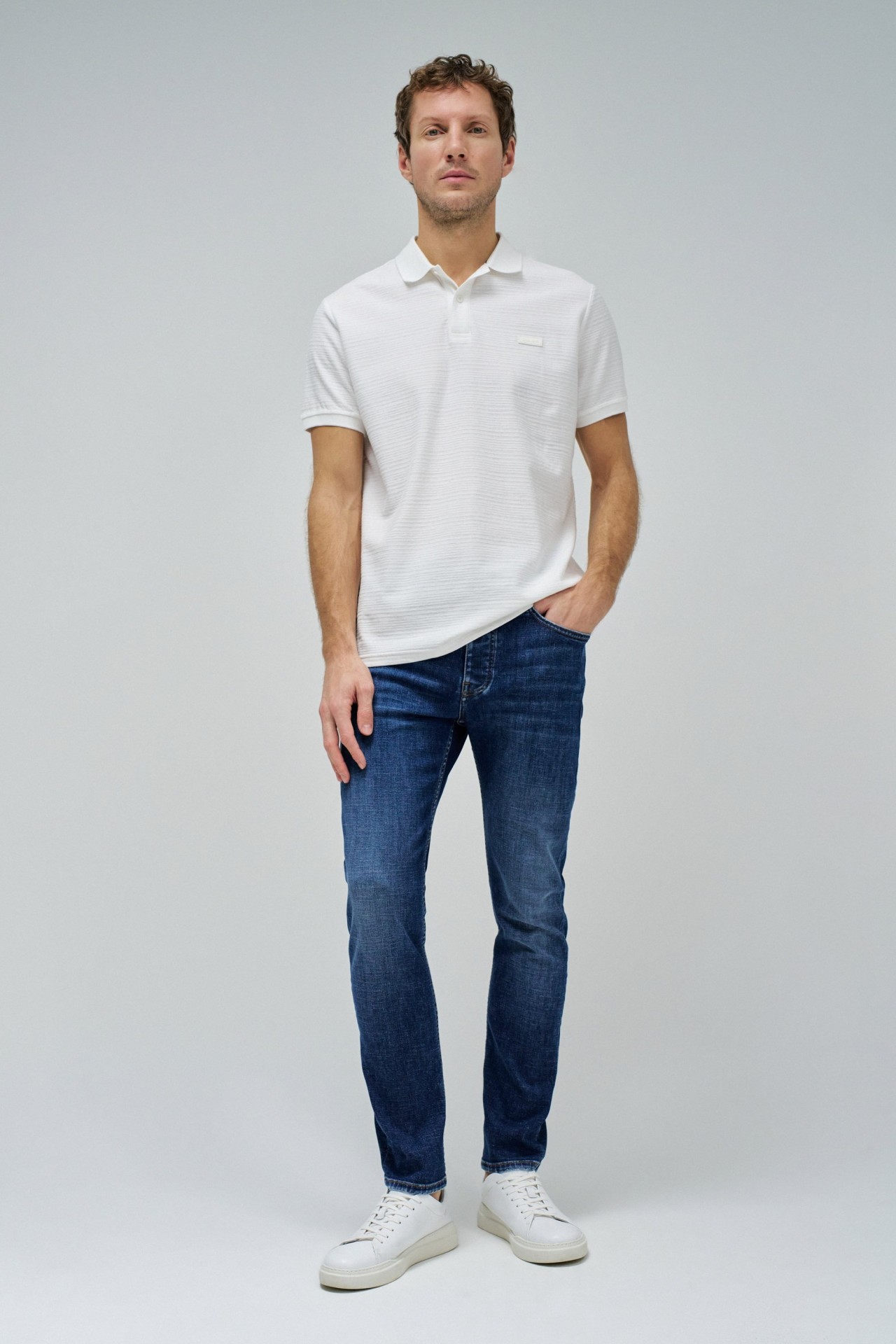 SLIM FIT JEANS