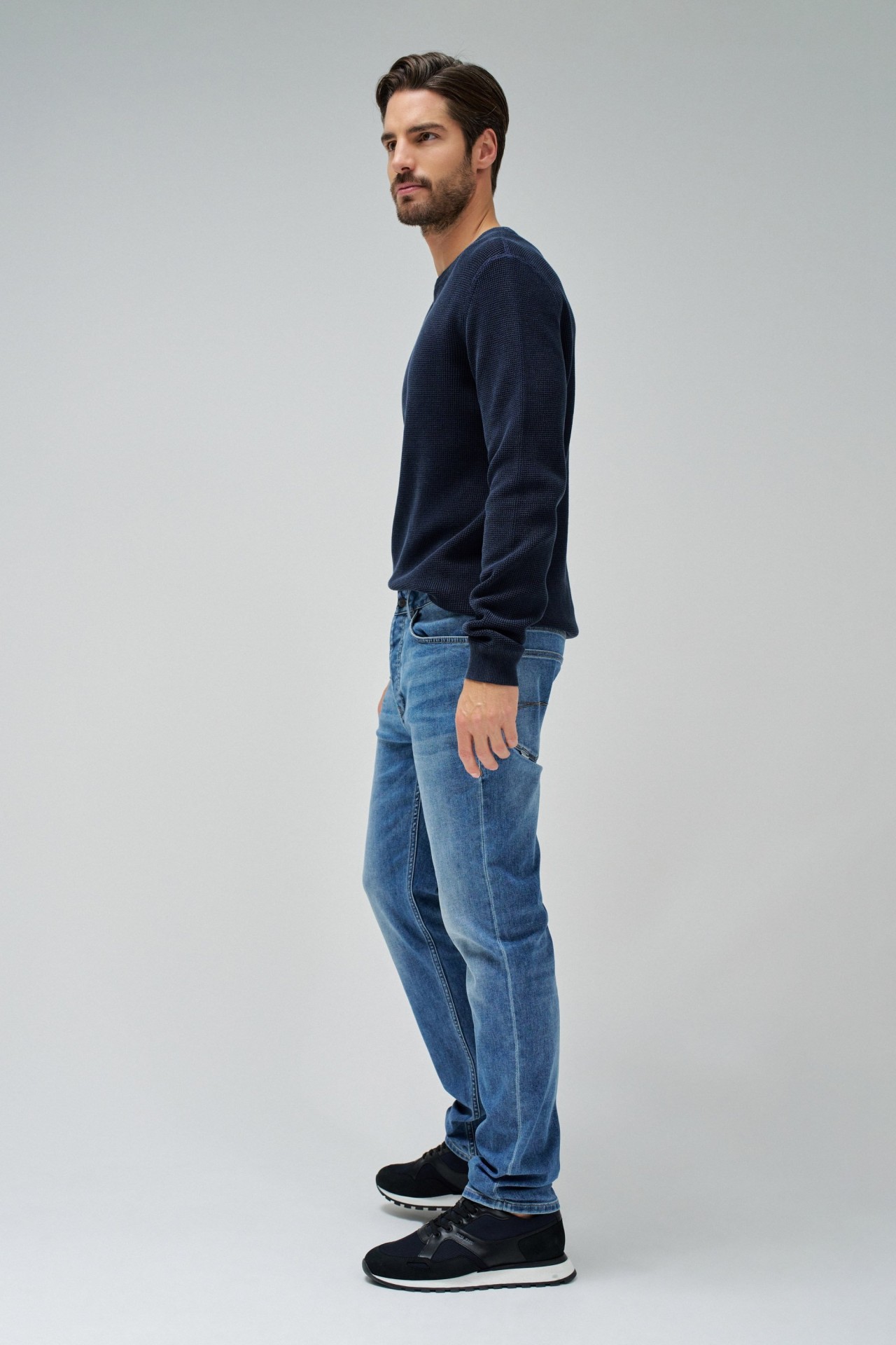 REGULAR FIT COOLMAX JEANS