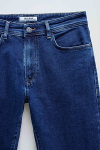 STRAIGHT FIT JEANS