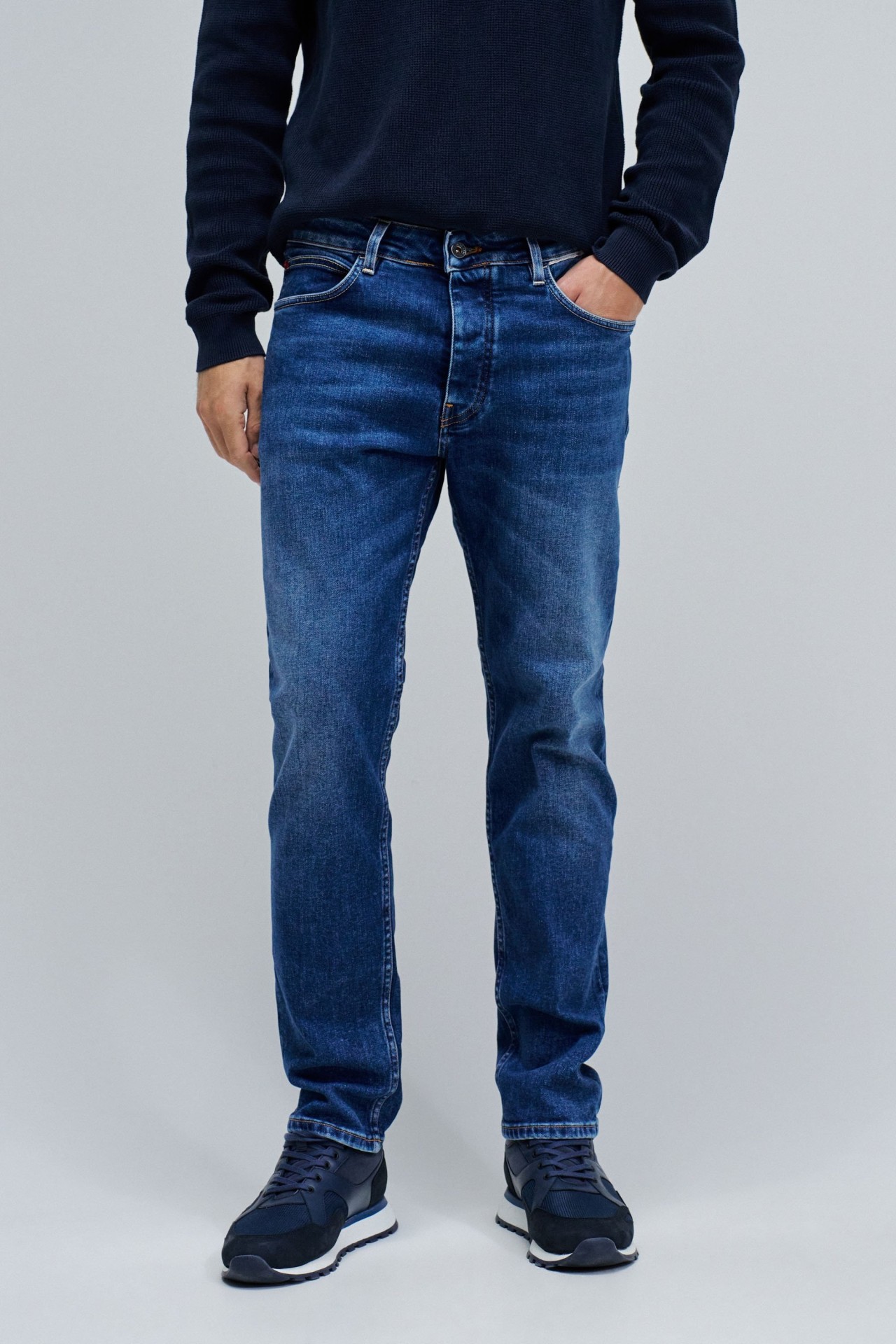 REGULAR FIT JEANS
