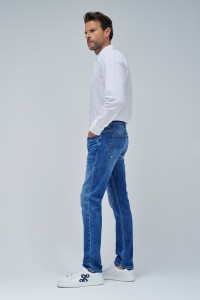 SLIM FIT JEANS