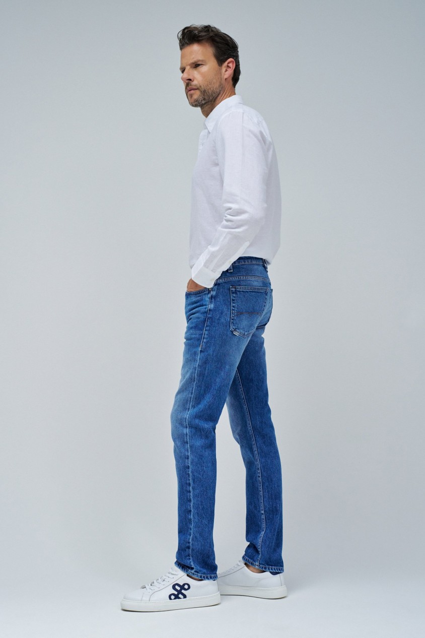 SLIM FIT JEANS