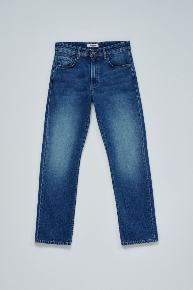 STRAIGHT FIT JEANS