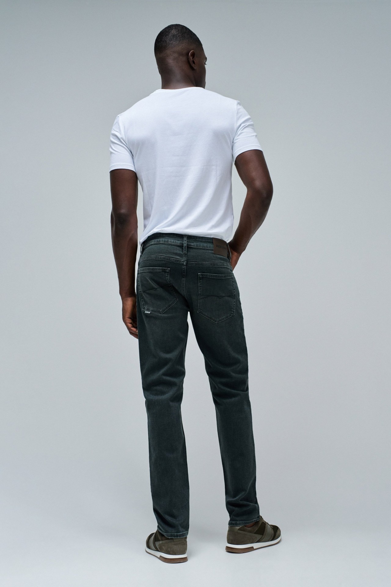 REGULAR FIT JEANS