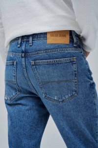 TAPERED FIT JEANS