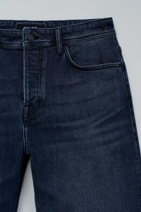 TAPERED FIT JEANS