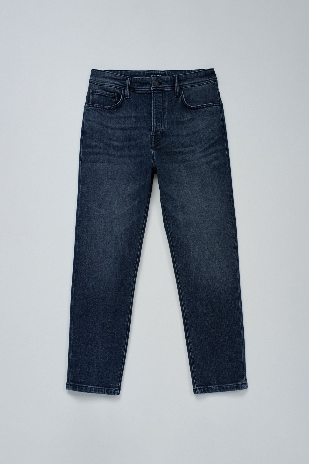 TAPERED FIT JEANS