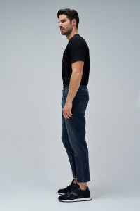TAPERED FIT JEANS