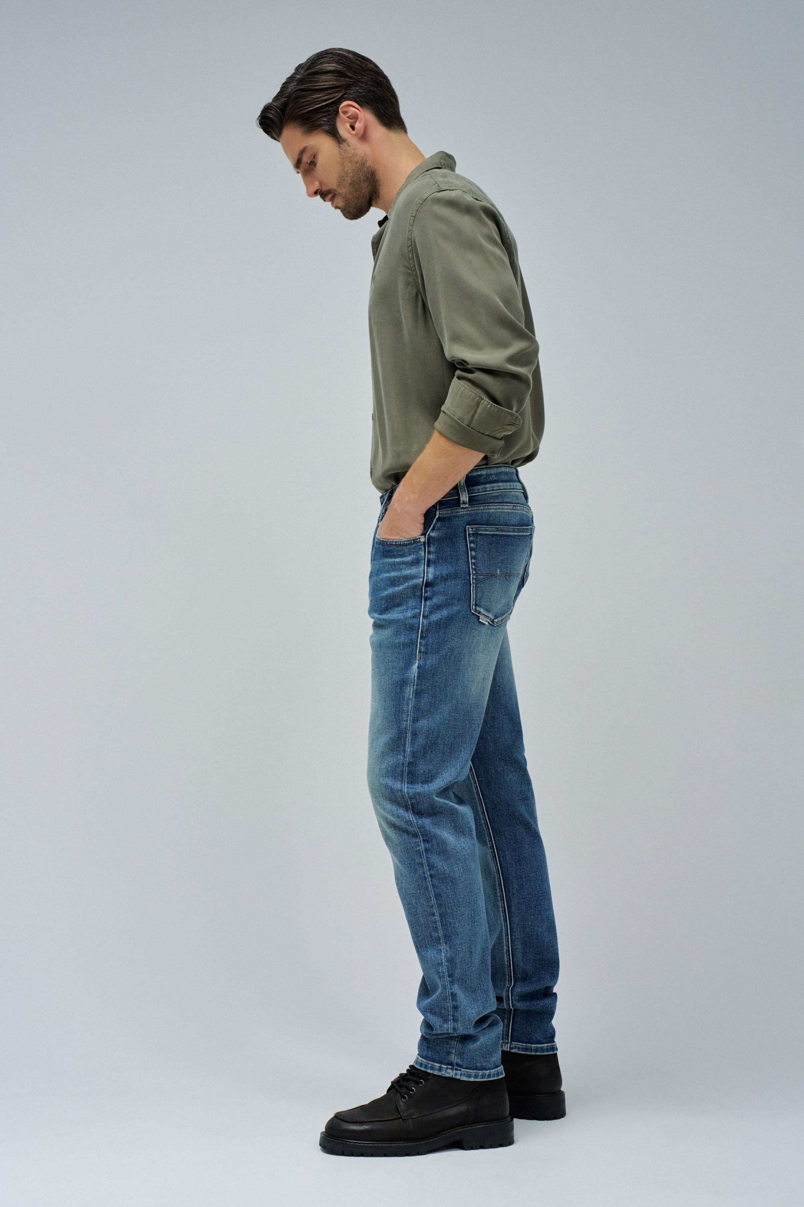 SLIM FIT JEANS