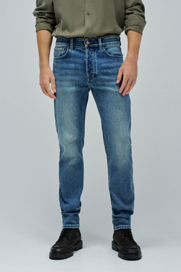SLIM FIT JEANS