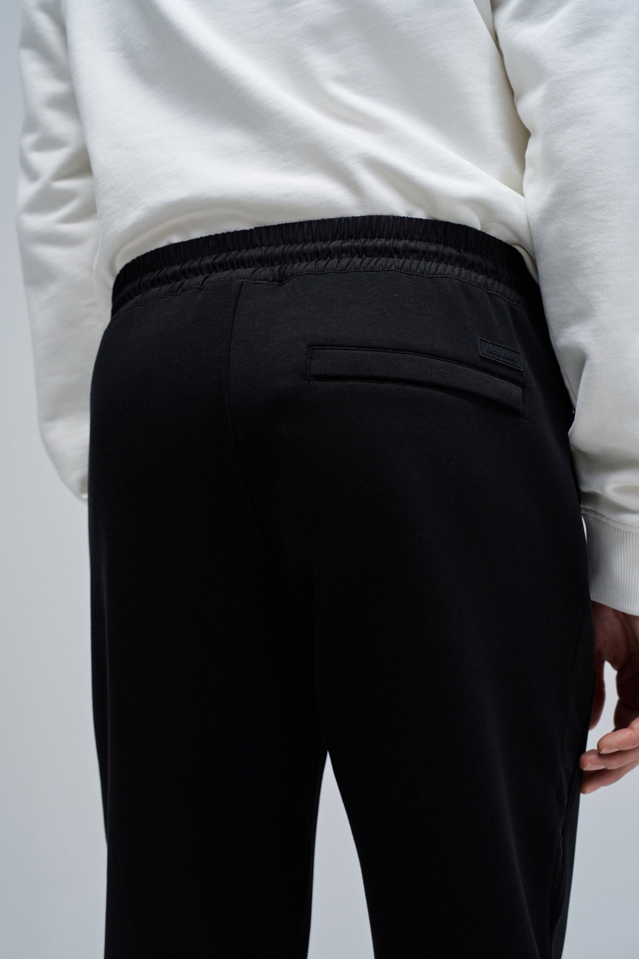 JOGGERS HOSE AUS STRICKSTOFF