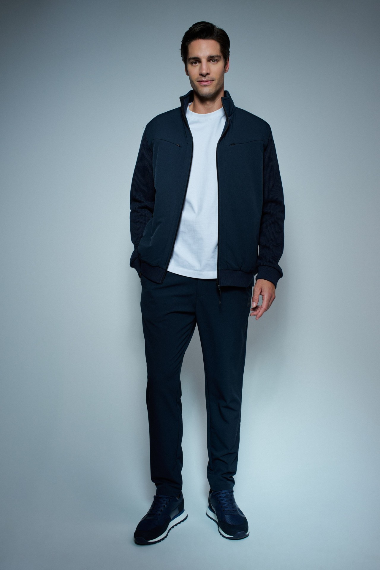 SLIM FIT JOGGERHOSE AUS STOFF