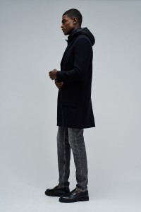 VESTON EN LAINE AVEC CAPUCHE VESTON EN LAINE AVEC CAPUCHE