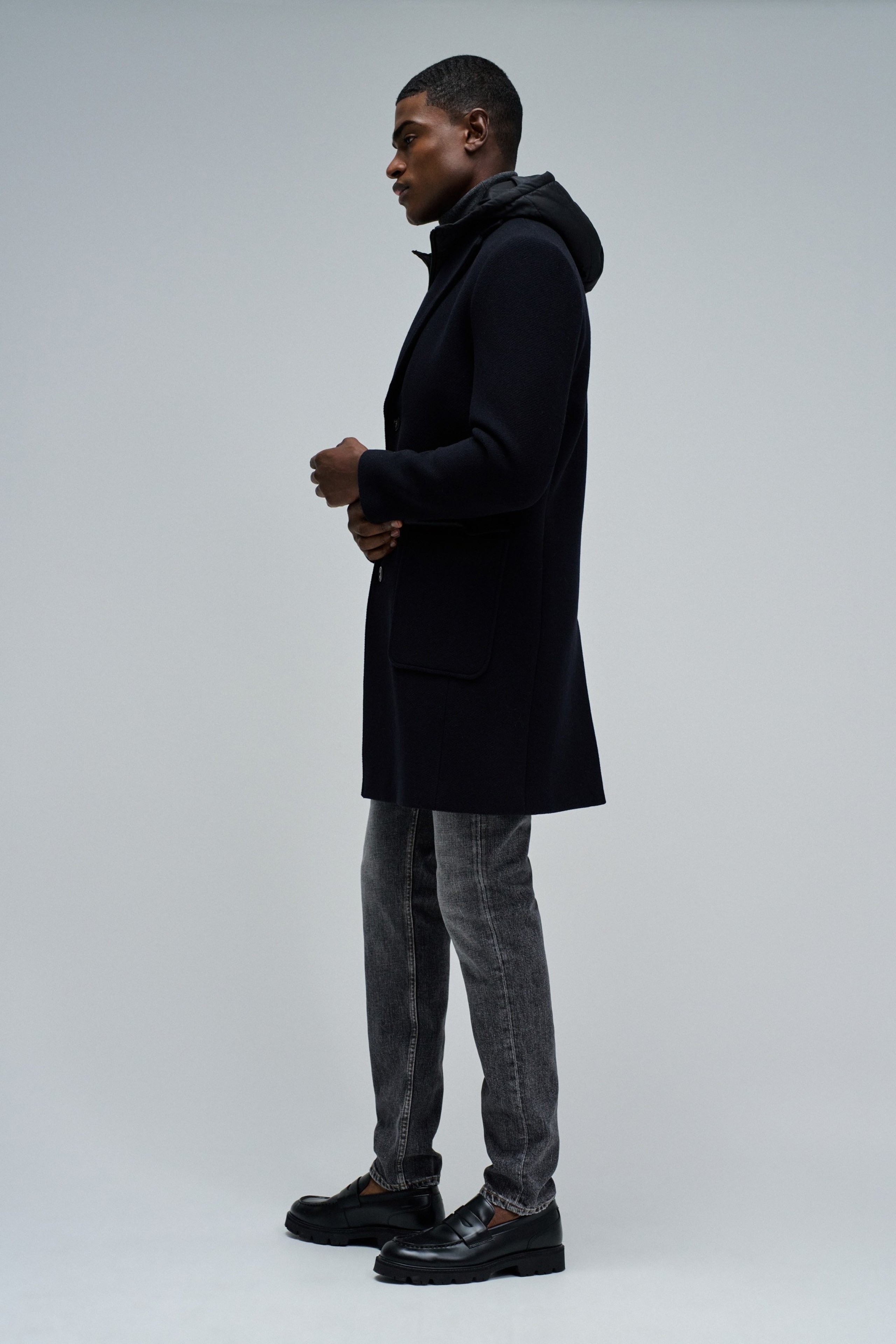 VESTON EN LAINE AVEC CAPUCHE