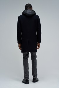 VESTON EN LAINE AVEC CAPUCHE VESTON EN LAINE AVEC CAPUCHE