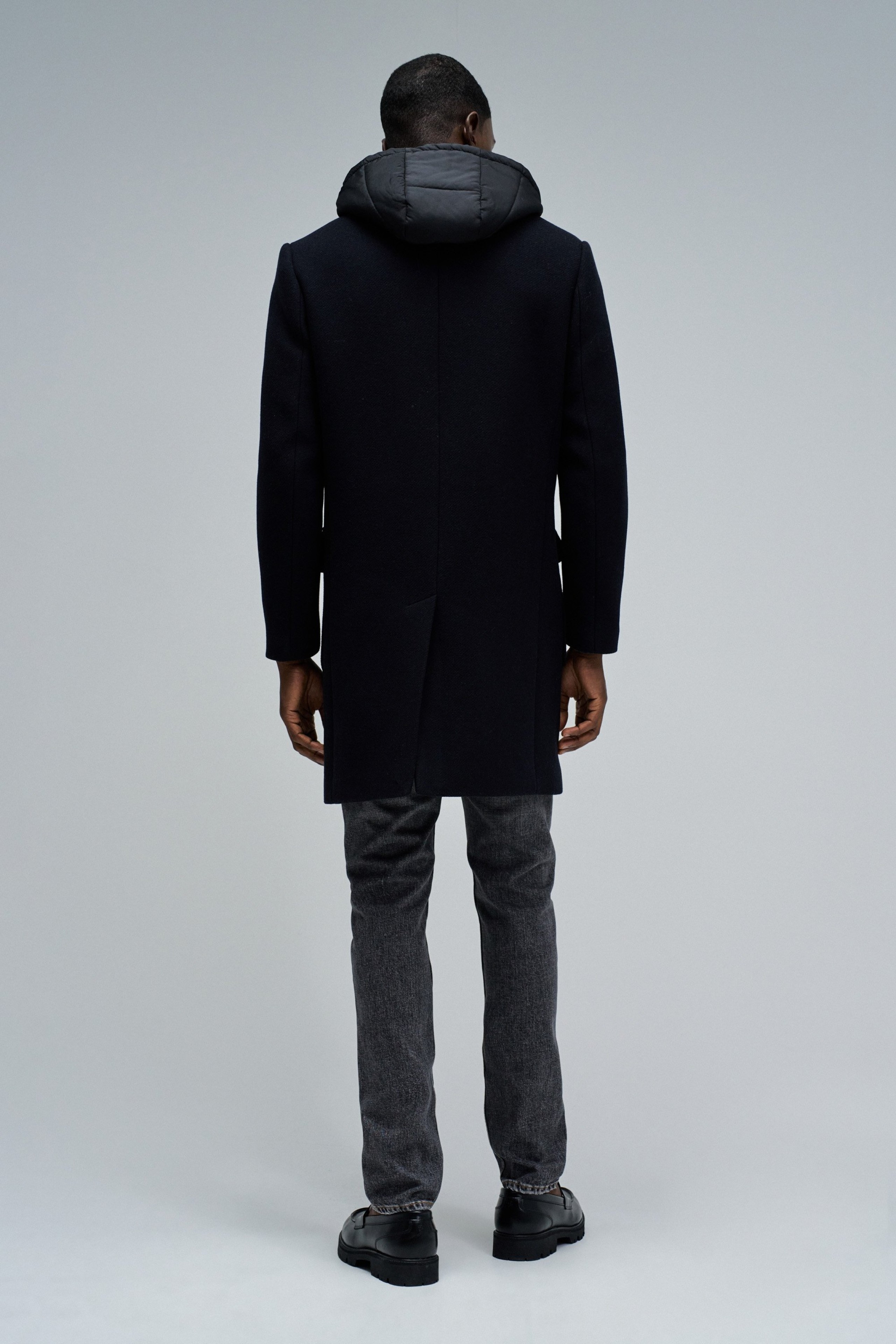 VESTON EN LAINE AVEC CAPUCHE