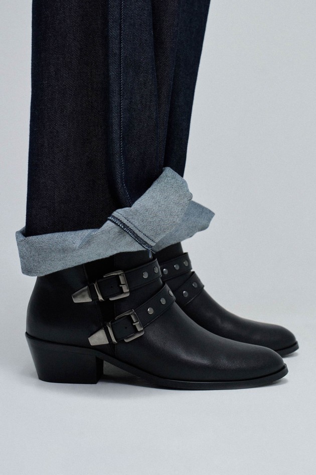 BOTTINES EN CUIR