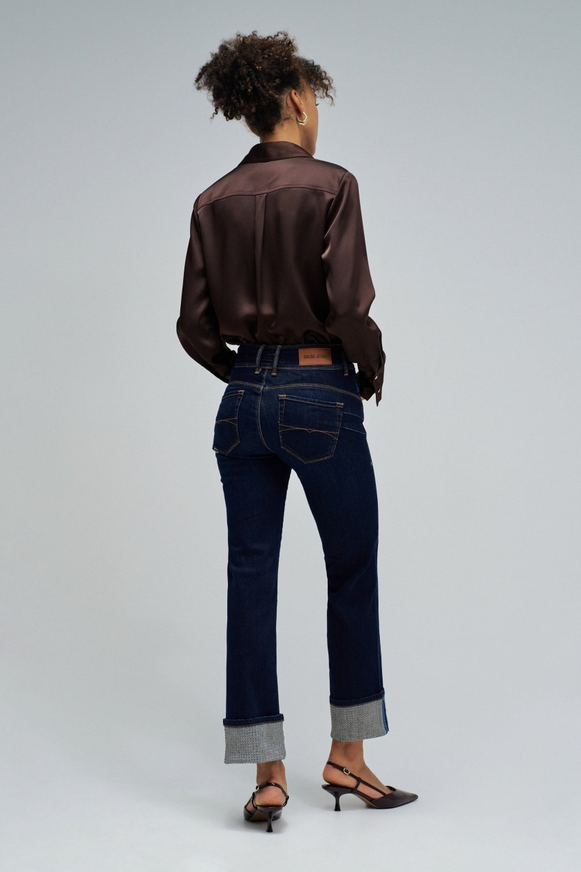 SECRET PUSH IN STRAIGHT JEANS