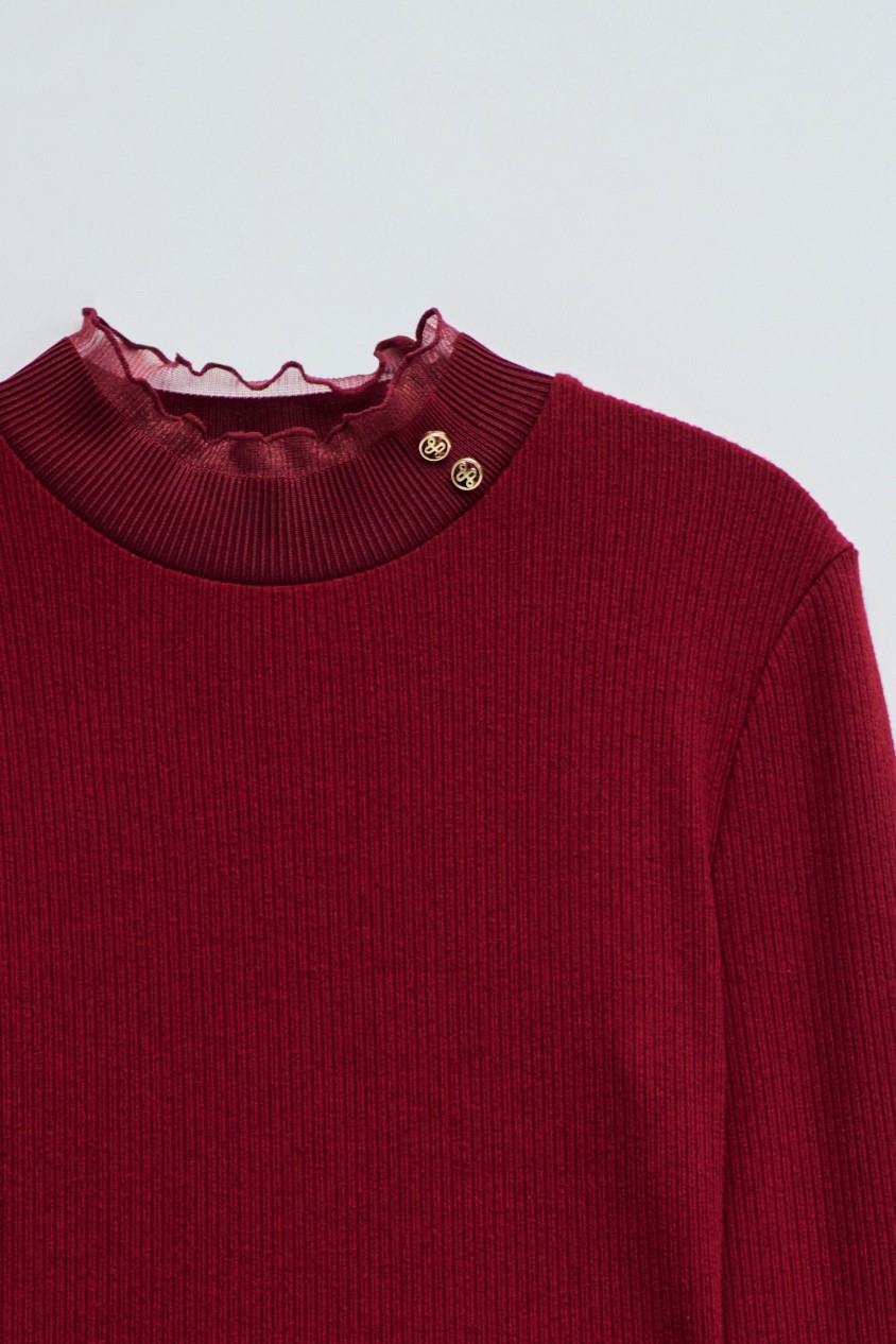 CAMISOLA DE MALHA COM GOLA EM TULE